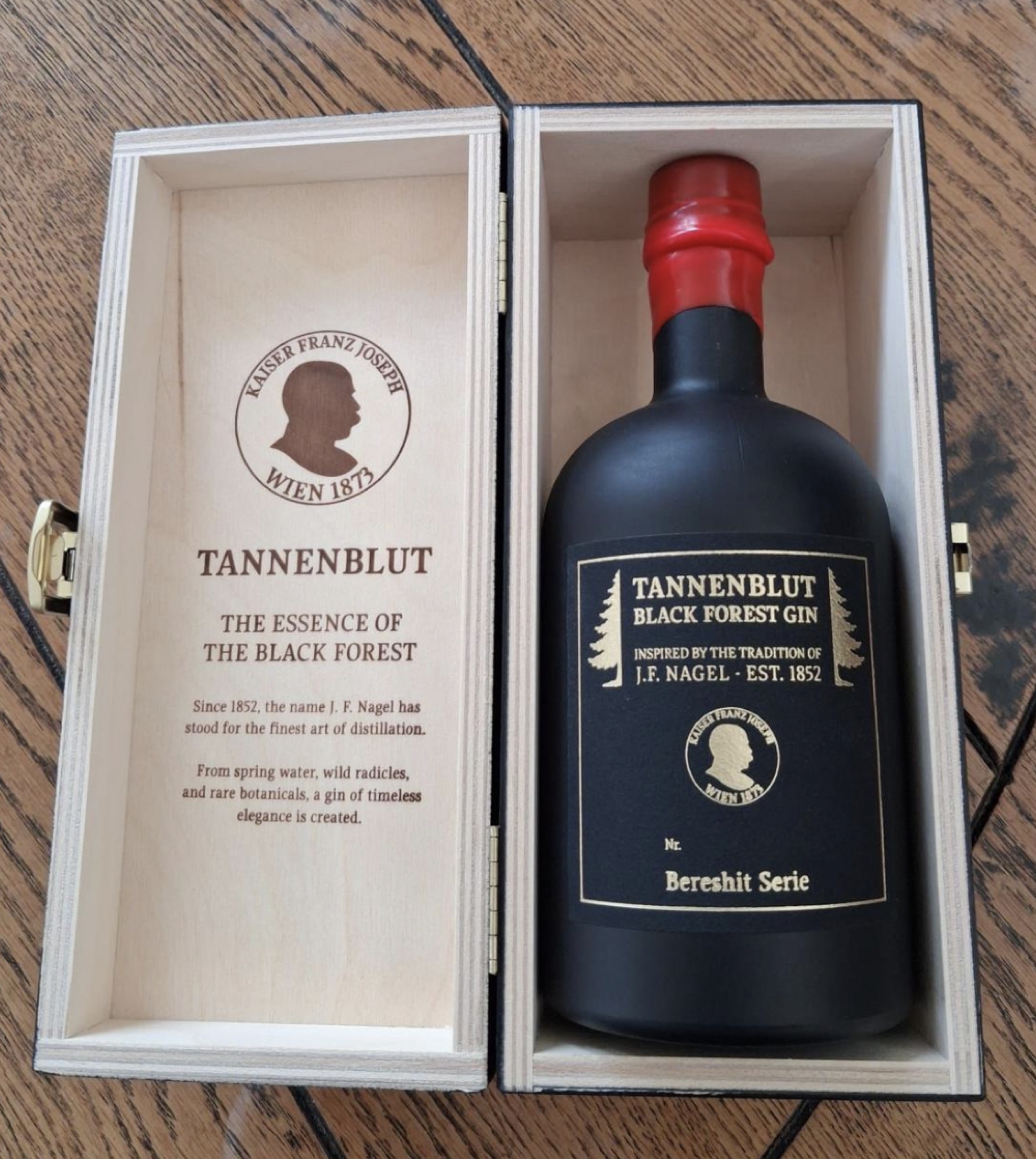 Tannenblut Bereshit Series bottle in fir-wood presentation box
